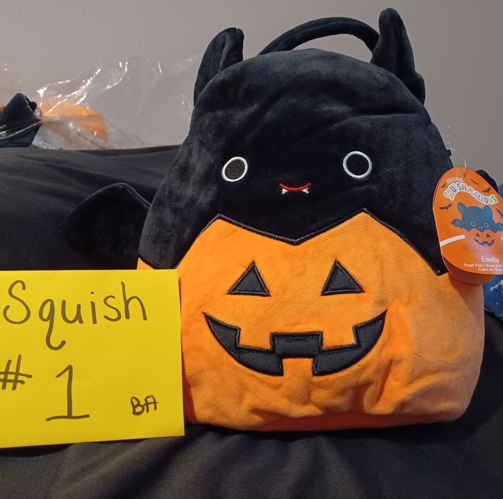 NEW EMILY THE BAT HALLOWEEN CANDY PAIL